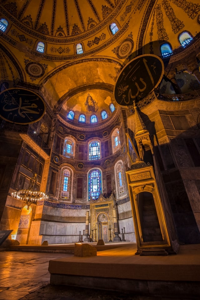 イスタンブール歴史地区・アヤソフィアが圧巻の美しさ！絶景カフェ〜タクスィム広場〜イスティクラル通り〜ガラタ橋〜カドゥキョイ 🇹🇷トルコ観光５〜６日目 90日間で行く世界一周旅行VLOG26