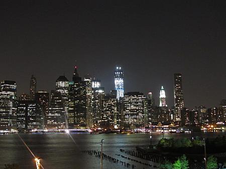 NYの新しい夜景スポット、ホイットニー美術館の屋外スペース : ニューヨークの遊び方