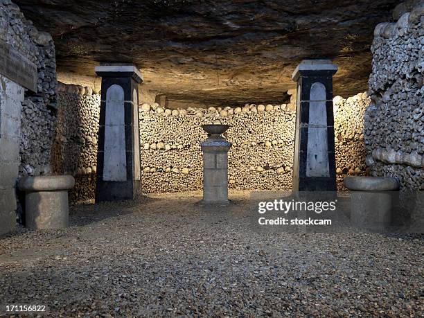 パリのカタコンブ14 区- ツアーとアクティビティエクスペディア