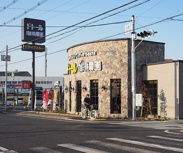 ドトールコーヒーショップの新ユニフォームを製作へ ユニフォームの一部に漂着ペットボトル由来の素材を採用～環境問題への意識向上、誇りの醸成やエンゲージメント向上を目指す～株式会社オンワードコーポレートデザイン