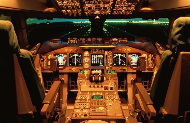 飛行機のコックピット。基本のディスプレイは3種類です！不器用に生きよう