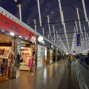 弾丸SHDL2025 上海浦東空港 第2ターミナルの早朝はどんな雰囲気？スタバで朝カフェしてみた！meritrip