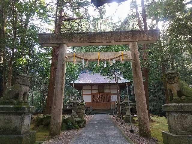 東紀州景色れぽ31🔻九木神社三重県尾鷲市九鬼町東紀州地域振興公社のマキです🍖 今回は九木神社に行ってきました！ 九木神社は九鬼湾入り口の小さな岬の上にあり菅原道真を祀っています✨境内の樹叢は国の天然記念物に指定されていますよ✌️✌️✌️ そして