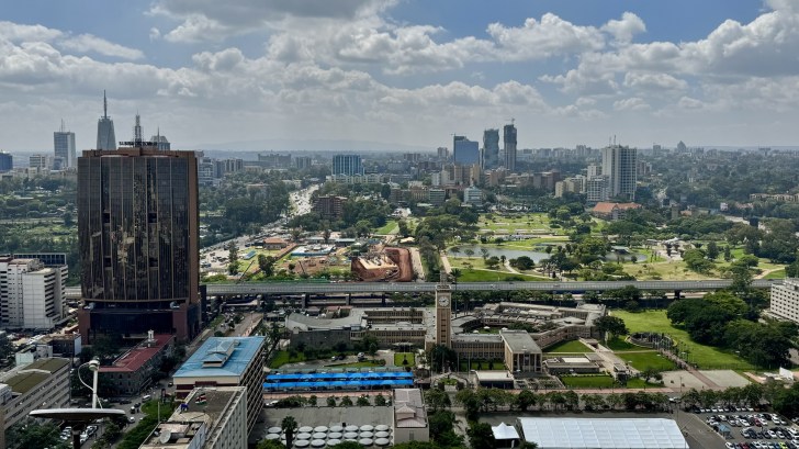 ケニアの首都ナイロビ都市景観- — ストック写真 © eunikas142350858