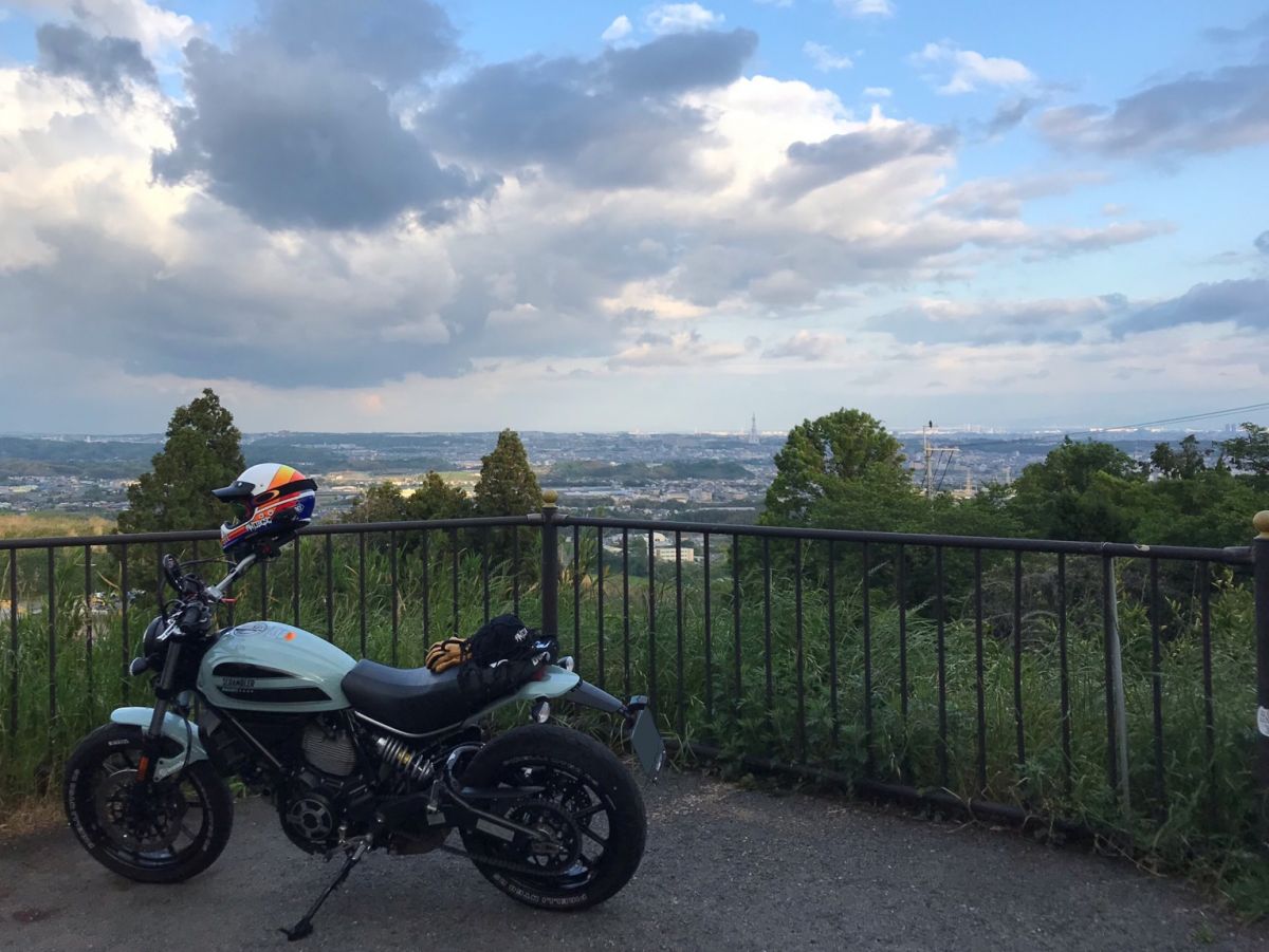 梅田の夜景は想像より迫力ありました♪😆イントルーダークラシックインクライントルーダークラシック400intruderclassic400アメリカンバイク国産アメリカン国産アメリカンバイクバイクバイク写真部バイクツーリングバイクライフバイク旅バイク