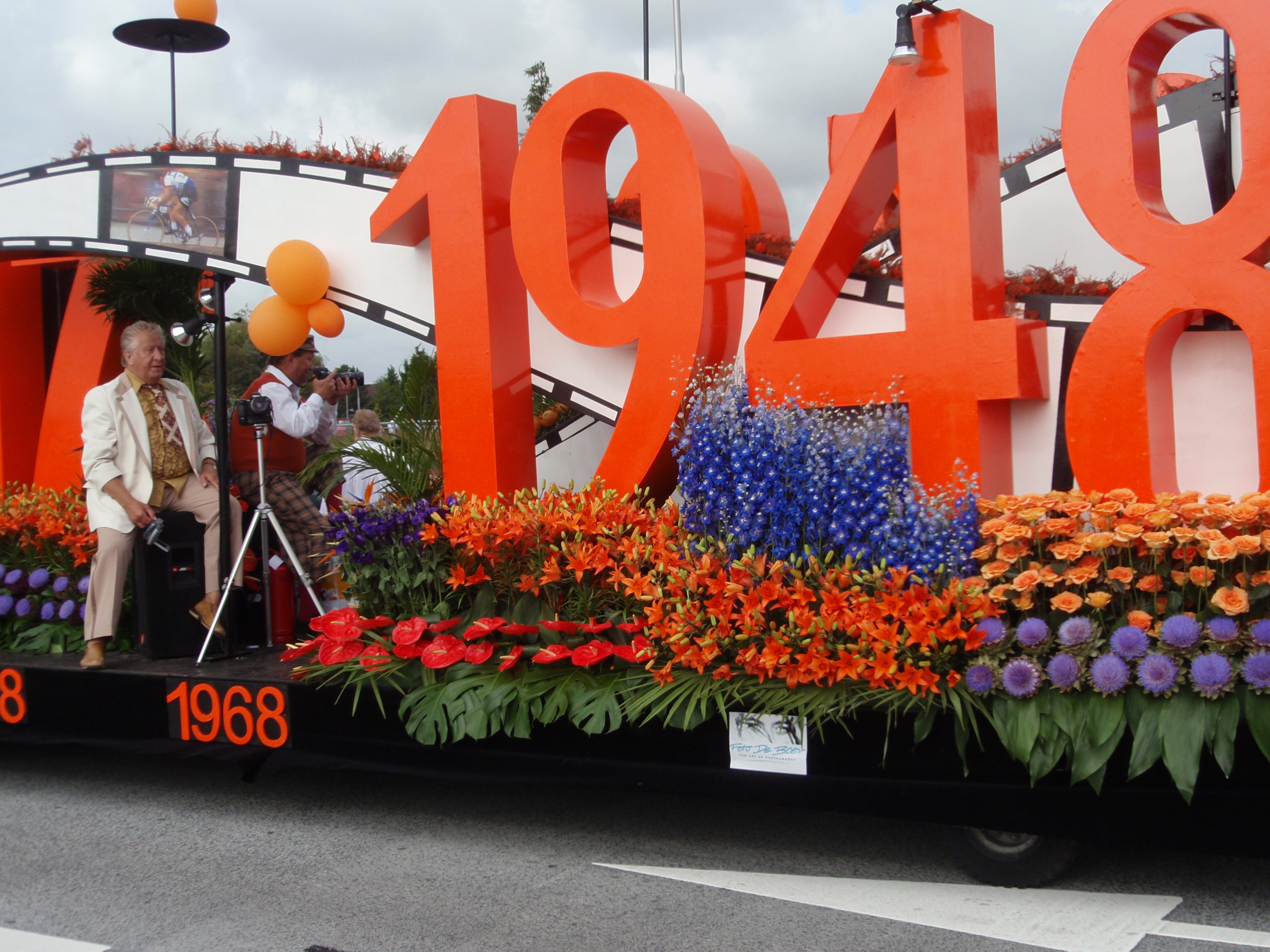 花の王国オランダ フラワー・パレードで春を祝う♪たびこふれ