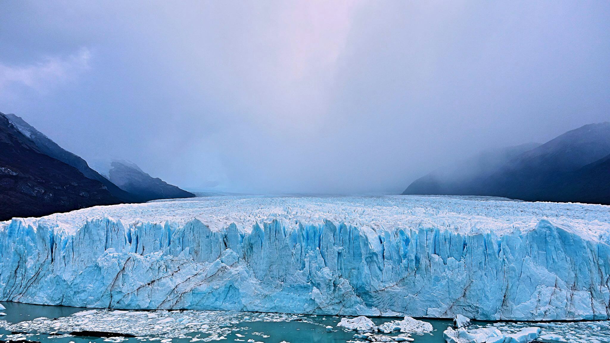 ペリト・モレノ氷河見どころ1日満喫ツアーホットホリデ