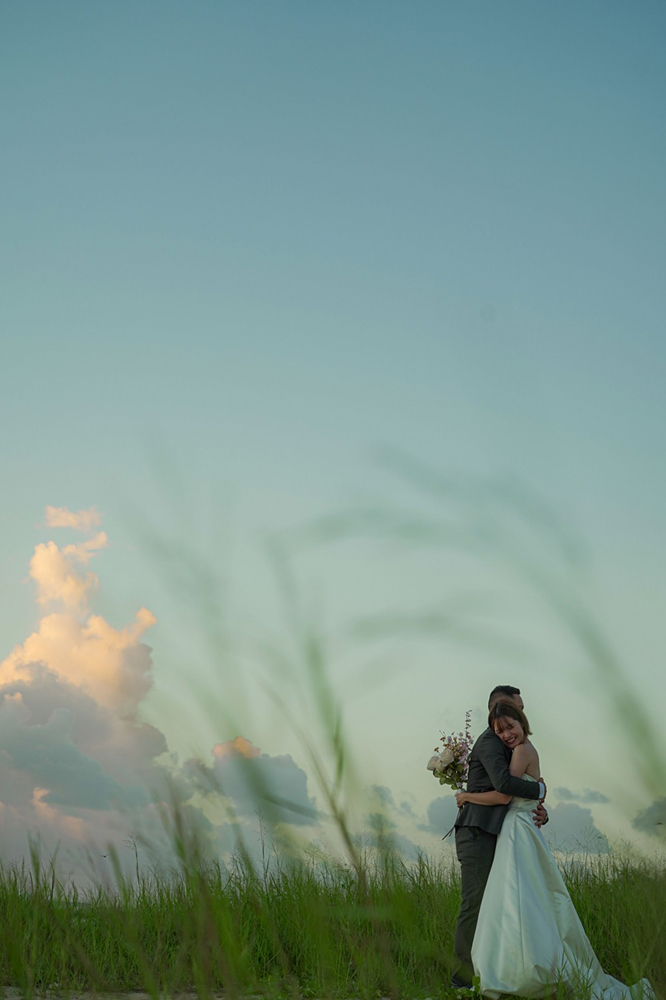 旅するウェディング。一般社団法人沖縄リゾートウェディング協会-株 レックKE-TAさんロケ幻想的な夕日と共に 沖縄リゾートウェディング 協会フォトコンテスト2018の上位31作品の1枚ですFacebook