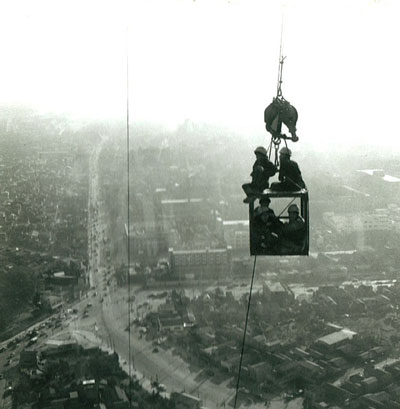 東京タワーの鉄骨で、何やら作業をする人が・！？株式会社TOKYO TOWERのプレスリリース