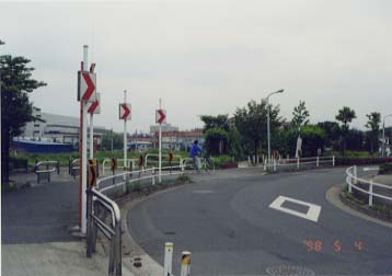 砂利も人も運んだ、働き者路線。下河原線の廃線跡を歩く 身近な廃線跡さんぽ さんたつ by