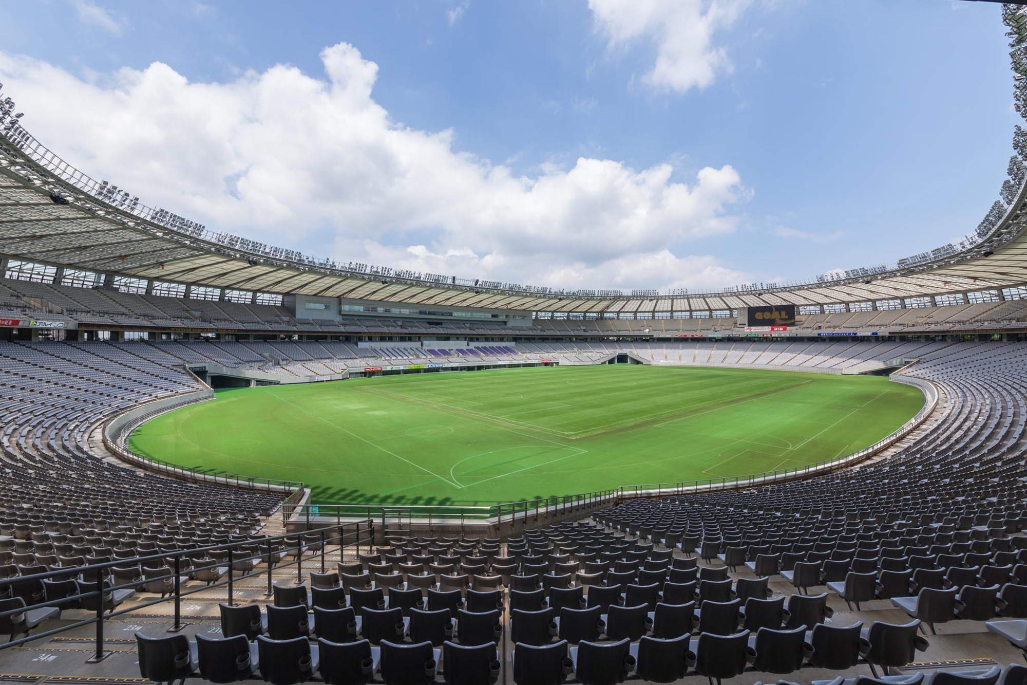 バイエルン本拠地 アリアンツ・アレーナの美しいスタジアムをドイツ本場で現地観戦！ 注意点から楽しみ方まで伝授します