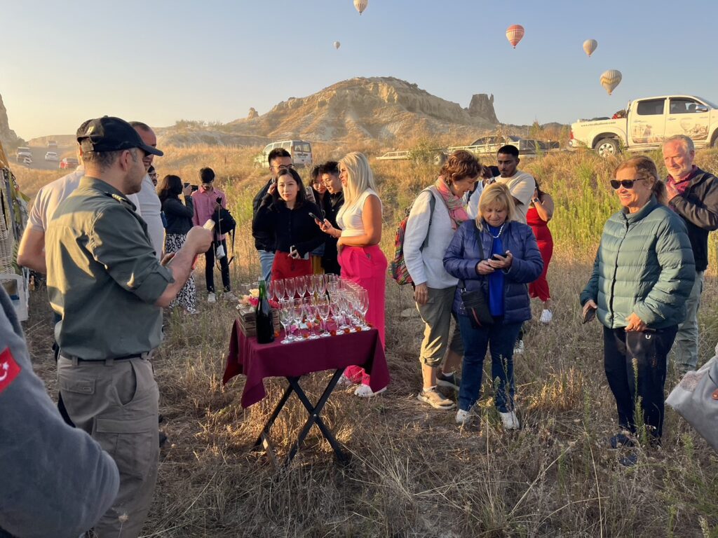 カッパドキア日の出熱気球フライト ディスカバリーバルーン