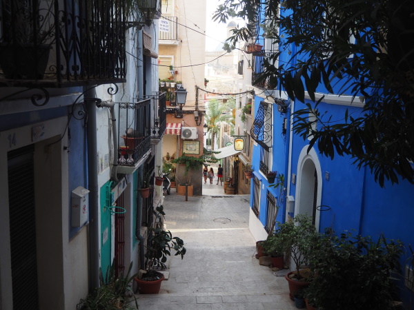 スペインのバレンシアなど南東部地域に降り注いだ奇襲豪雨で少なくとも205人が死亡した中で、大規模な人命被害を引き起こした原因の一つとして適時に作動していない警報システムが指摘されている。1日 現地時間- MK