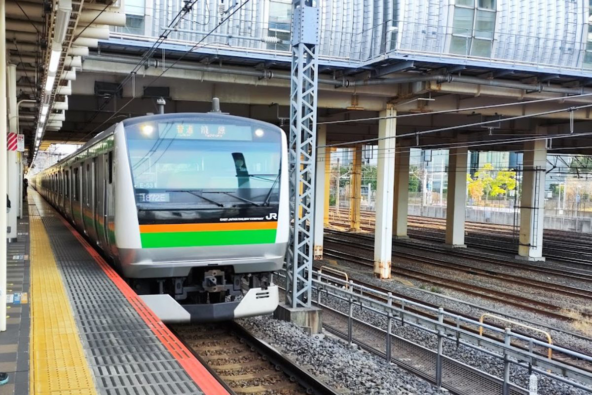 様々な車両が集合！ JR横浜駅列車発着集Japanese train of