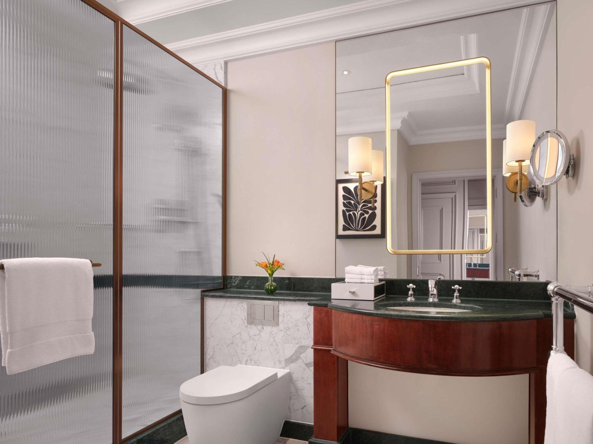 ロンドン The Savoy ホテル最高級5つ星ホテルThe