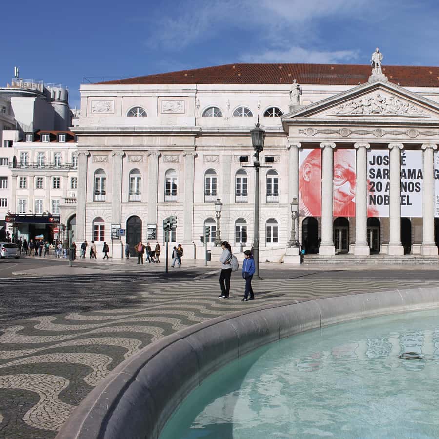 コメルシオ広場海外旅行・国内旅行のツアーやホテル予約はNEWT ニュート