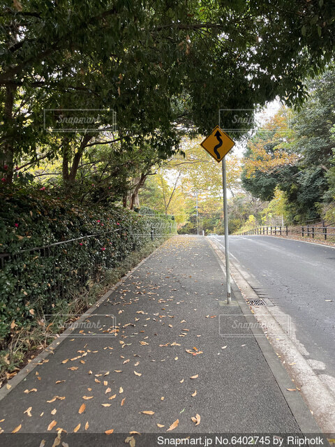 つづら折り 標識の写真素材 - PIXTA