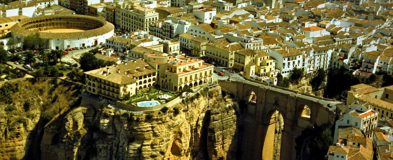 断崖絶壁の古都、スペイン・ロンダへ行ってみたい旅行記事emoエモ- 旅メディア