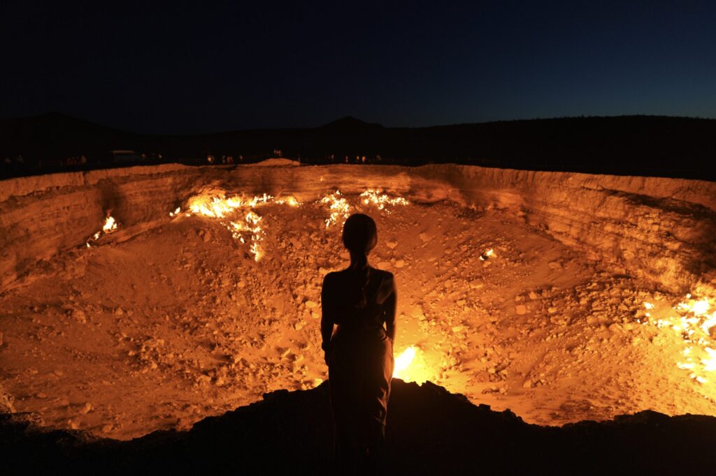 中央アジア 5 9作目゜*・トルクメニスタン「地獄の門ダルヴァザ」をめざして ～「地獄の門」の夜明け編～・*