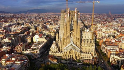 バルセロナでの撮影🇪🇸 その街それぞれの魅力がありますね。 出張撮影のお問い合わせもぜひお待ちしております！ photo by@s.a.o.r.i_photography