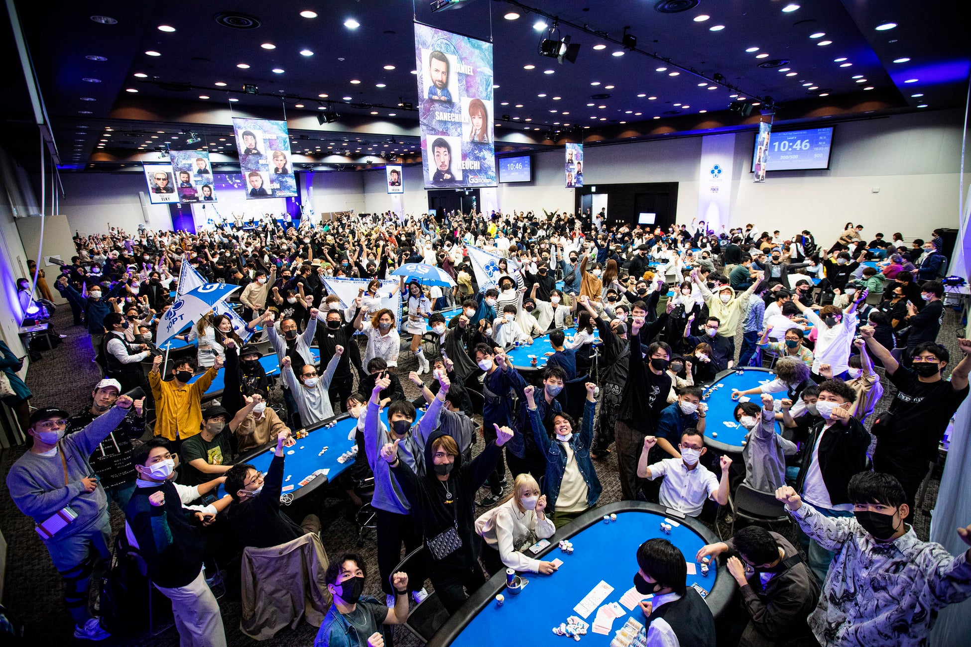 新宿住友ビル三角広場 on X: 