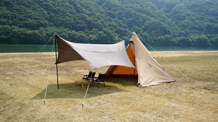 小川張りはロープ1本でOK！小型タープに専用セッティングテープは不要だよテントトリップ