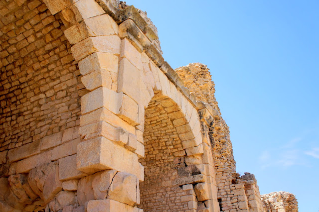チュニジア７日間の旅 ４ ドゥッガ遺跡、カルタゴ遺跡、シディ・ブ・サイド』ドゥッガ チュニジア の旅行記・ブログ