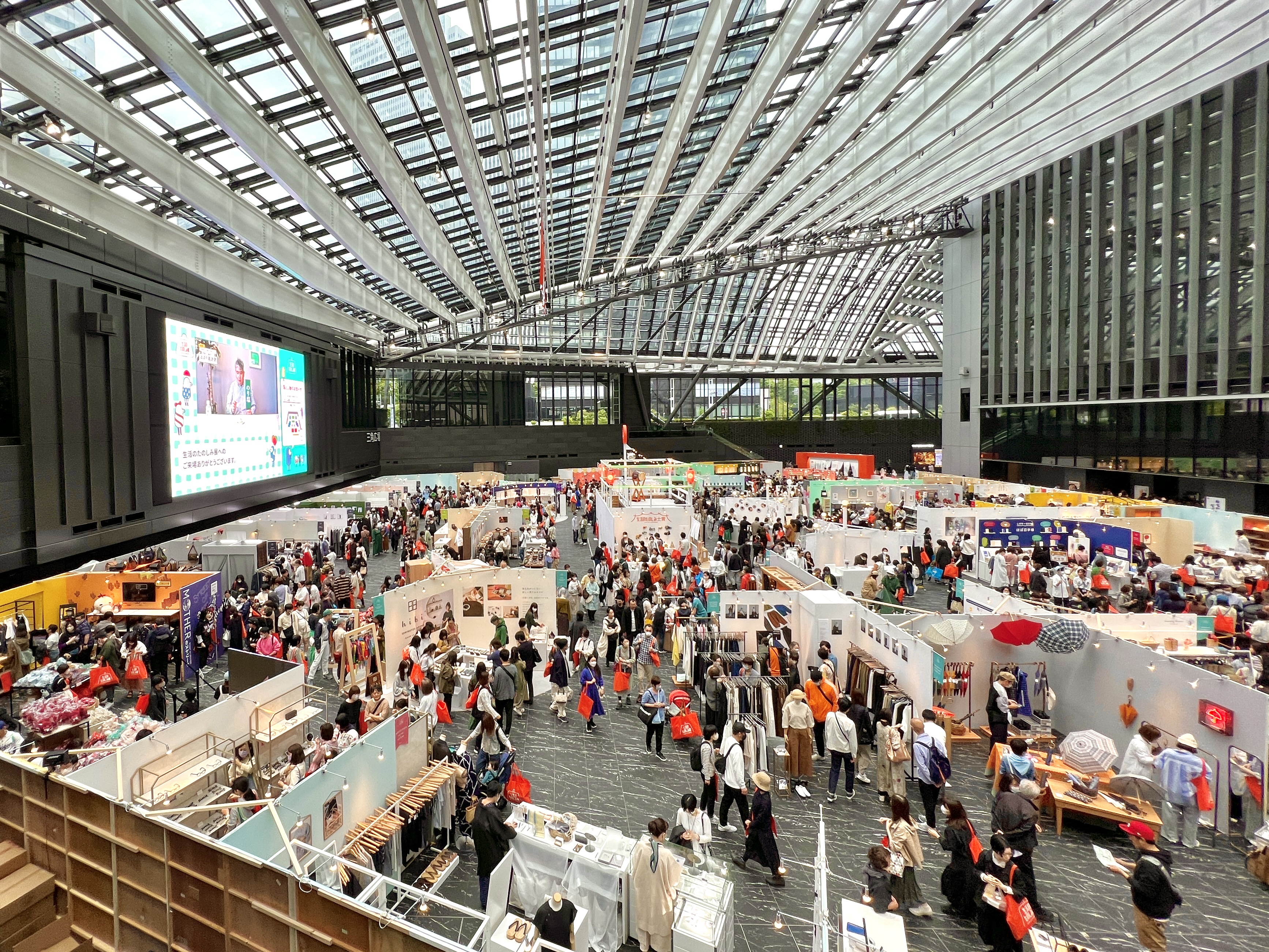 JR新宿駅 西改札から新宿住友ビル三角広場までの行き方