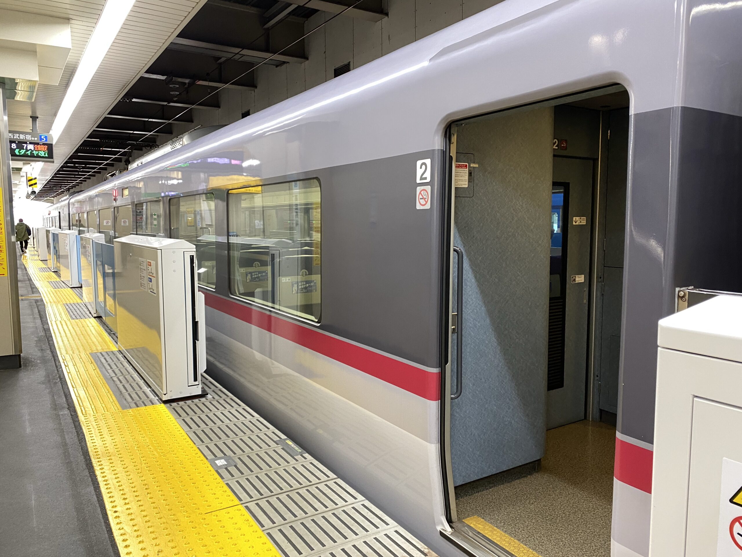 西武2000系の2417+2543+2533Fによる急行拝島行きin西武新宿駅しゃもじ＠しゃもぽんのパワフルフル寄り添い隊ステーションワールド♪