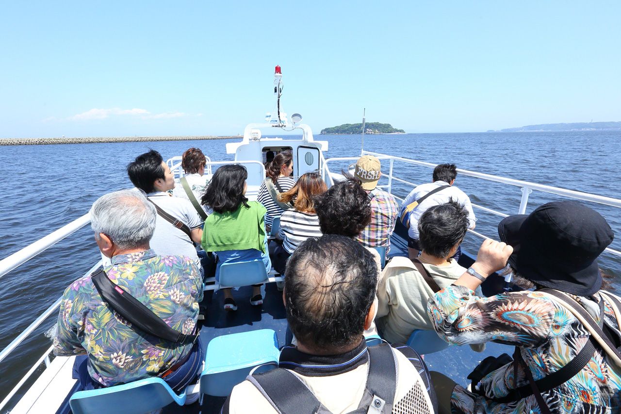 旧日本軍の要塞島！フェリーで10分で行ける東京湾の無人島「猿島」を散策しよう！週末、カメラと旅をしよう