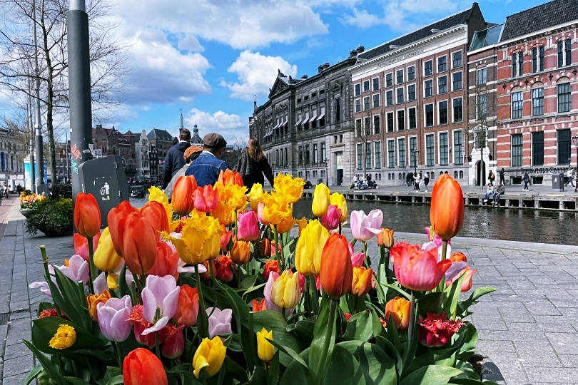 オランダから日本にサイクリングに来ているオランダ人の素敵なカップル、二エルスさんとマリカさんです。 尾道の古い家、古い街並み、とても気に入ってもらえました。しまなみ海道を渡って、今は四国をサイクリング中と思います。良い旅を続けてくださいね。また、世界の