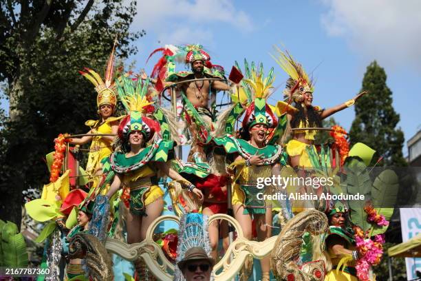 ノッティング・ヒル・カーニバル2016海外旅行の情報満載！Risvel リスヴェル・リスベル
