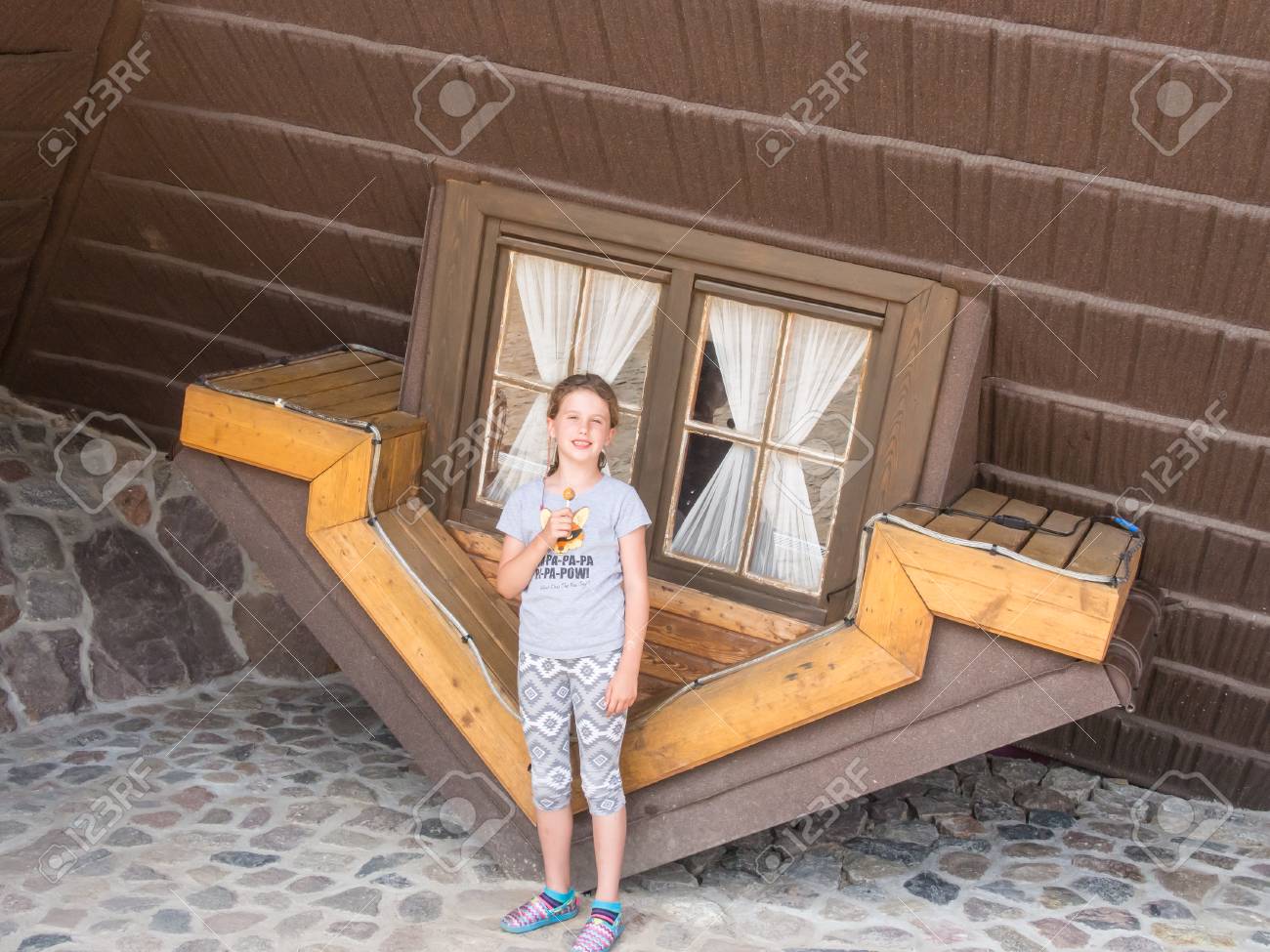 逆さまのポーランドの家 — ストック編集用写真©fotokon 183872418