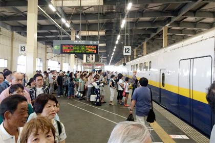 燕三条駅の１３番線に平日早朝だけ停車する 回送列車を撮ってみた ４Ｋ