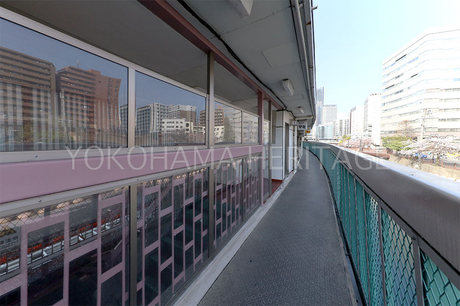 ドラマのロケ地に多い野毛都橋商店街ビルの写真素材108395786- PIXTA