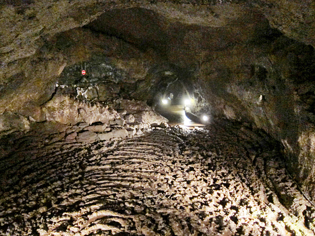 西湖のコウモリ洞