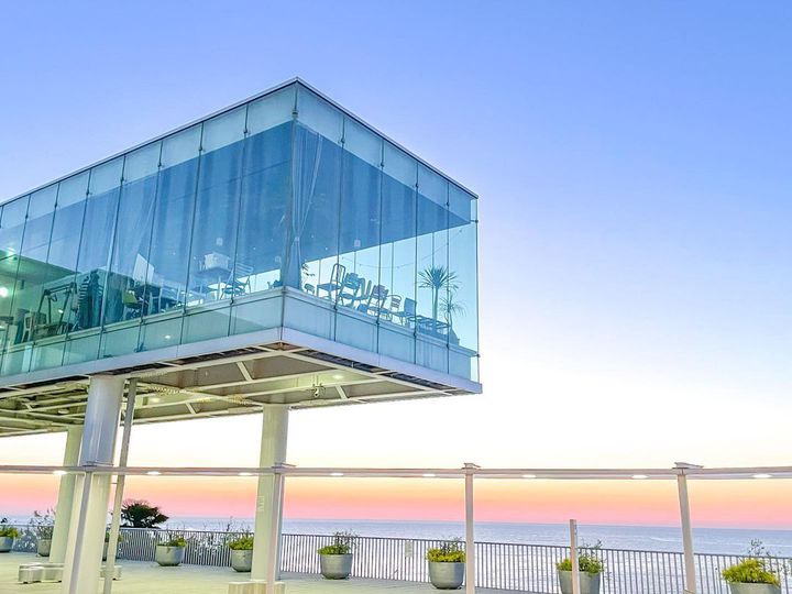 駅丸ごと観光名所 デザインに見惚れるモダン駅舎10選 -