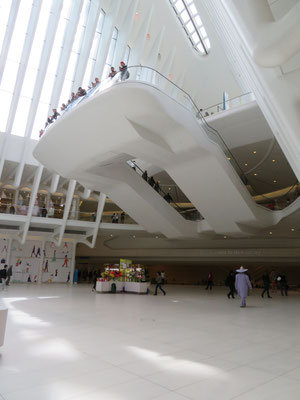 シュテーデルホーフェン駅 身体から発想された駅。 -