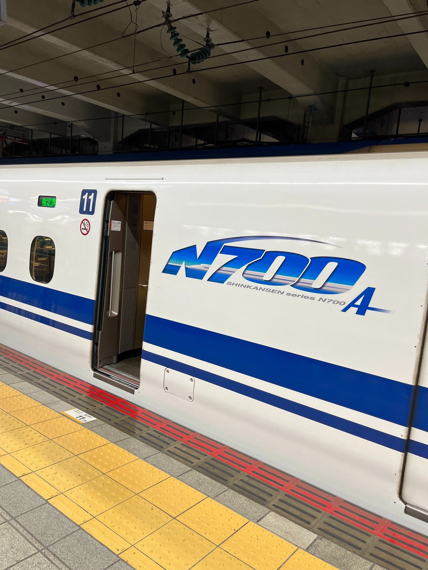 東海道新幹線ホームの階段が近い号車