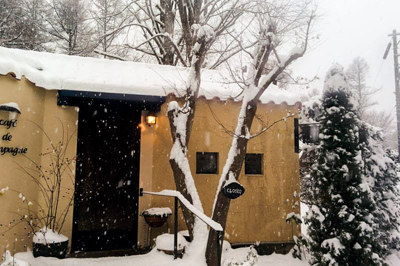 雪道 冬の軽井沢の街中をドライブ - YouTube