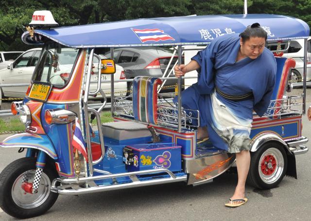 タイ名物「トゥクトゥク」の乗り方は？ 料金相場とぼったくり対策も！- 海外Wi-Fiレンタルショップ