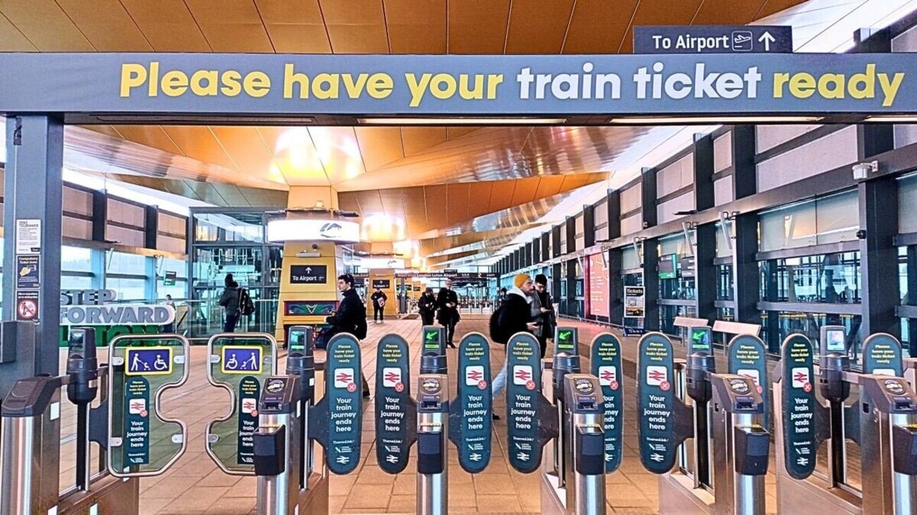 ルートン空港LTNと英国のロンドン中心部間のバス送迎Klook