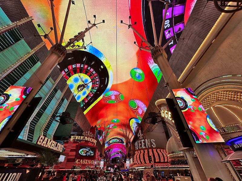 これぞラスベガス！感満載のフリーモント ストリートへ・アメリカ旅13Kicking ☆世界の旅へ