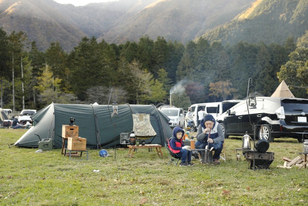 テントは張らないけど焚き火はする！ピクニック以上デイキャンプ未満な「野外会」の楽しみ方キャンプ・アウトドア情報メディアhinata