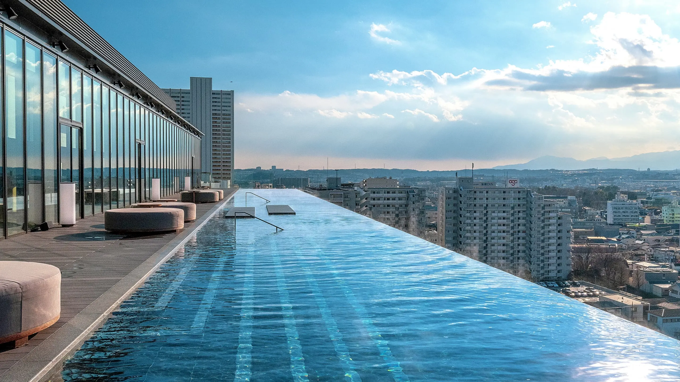 開放感とセレブ気分に浸る。インフィニティプールのあるホテル5選ANA