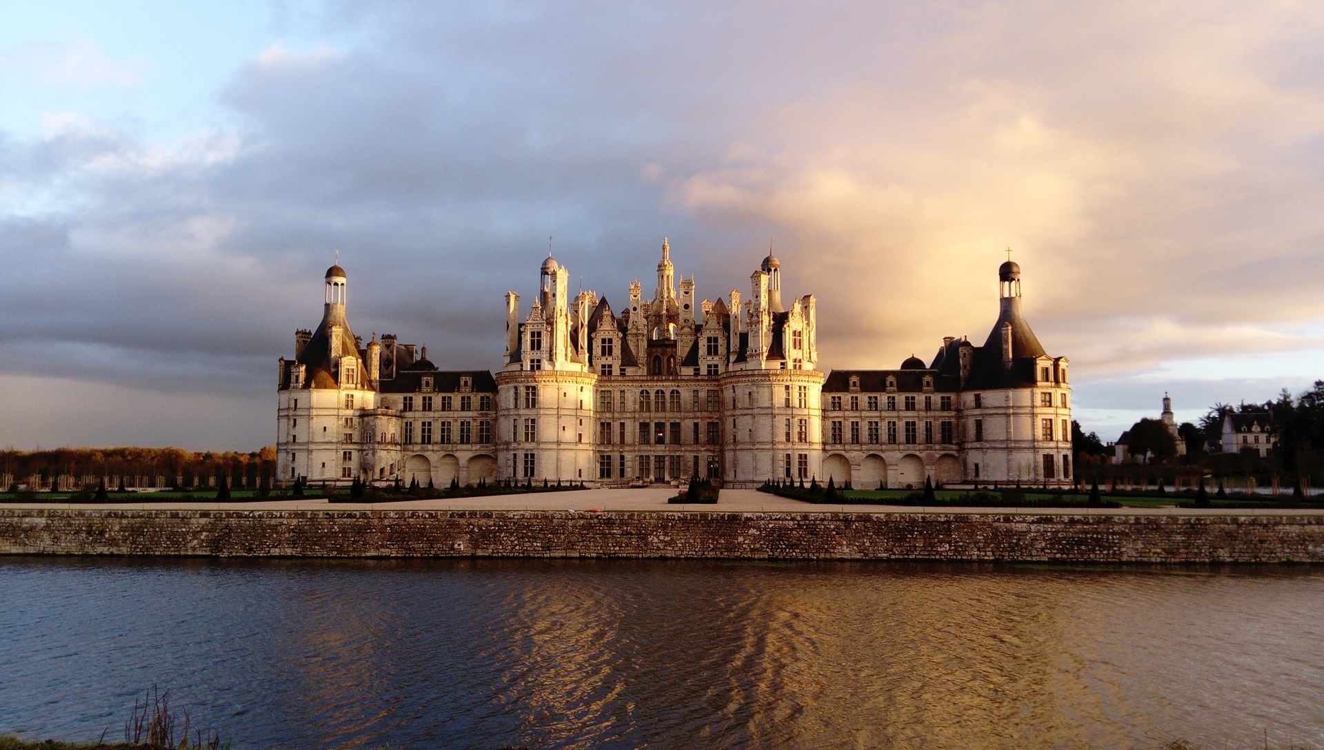 フランス・シャンボール城の魅力！世界遺産の歴史・観光の見どころや行き方などを解説NEWT ニュート