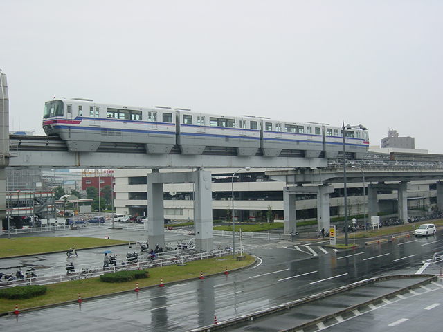大阪空港へ向かう大阪モノレールの1000系 写真素材6810966- フォトライブラリ