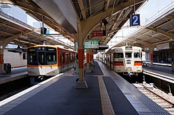 画像山陽電車の｢ザ・ターミナル｣､山陽姫路駅の存在感 百貨店の巨大ビル2階に頭端式ホームの風格駅・再開発東洋経済オンライン