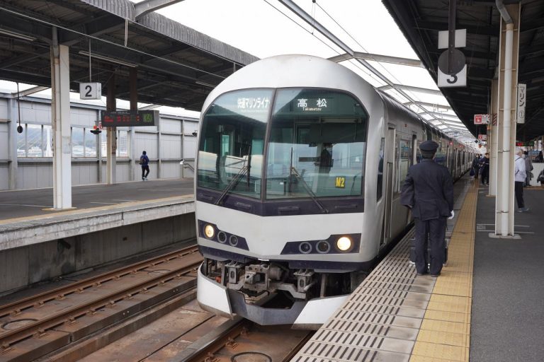 坂出駅 香川県坂出市 にて - １９９６年地上駅時代: