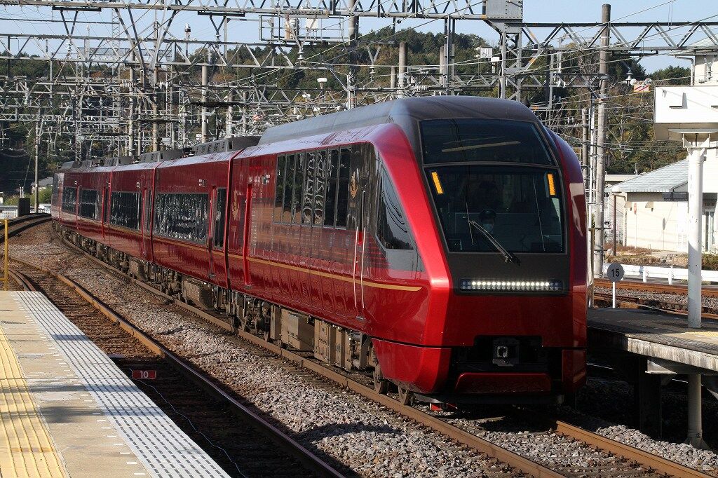 近鉄 30000系ビスタカー重連、名阪特急運用に就く鉄道ホビダス